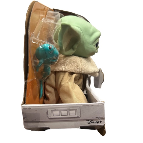 Star Wars The Mandalorian the Child Talking Plush - Picture 2 of 6